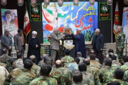 با حضور امام جمعه شهرستان آران و بیدگل از کتاب «عطر گل سرخ» در گروه ۸۴۰ موشکی نزاجا رونمایی شد