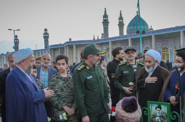 غبارروبی و عطر افشانی مزار شهدای آرامیده در حرم مطهر حضرت محمد هلال بن علی (ع)