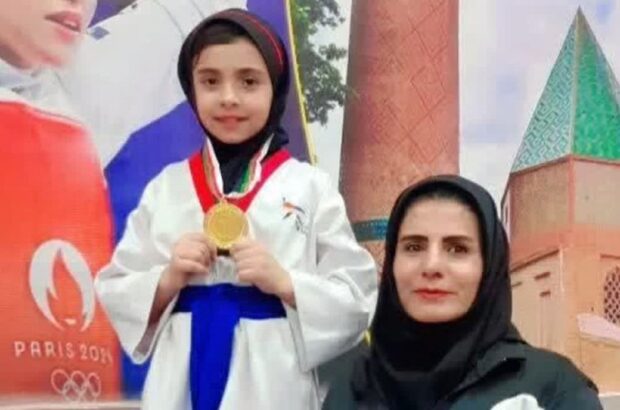 نازنین فاطمه واحدی بیدگلی بر سکوی اول تکواندو استان اصفهان ایستاد