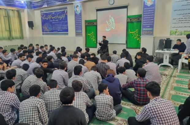 آیین گرامیداشت بانوی دو عالم در دبیرستان اژه‌ای آران و بیدگل