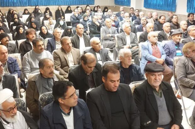 بزرگترین یلدای بازنشستگان درمحل خانه امید شهرستان آران و بیدگل
