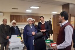 حضور و بازدید امام جمعه آران و بیدگل در شعبه تامین اجتماعی