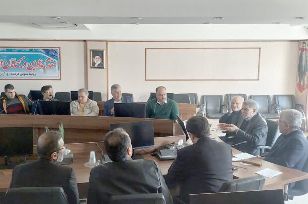 بررسی مشکلات ارزی فعالان اقتصادی شهرستان آران و بیدگل با حضور معاون صندوق توسعه ملی کشور