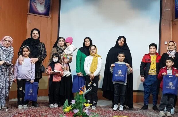شادیانه آغاز دهه فجر انقلاب در کتابخانه استاد عباس مؤذن‌پور آران و بیدگل برگزار شد
