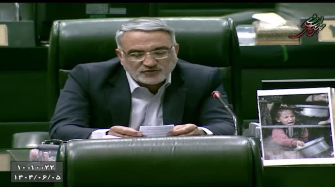 درخواست پیگیری مطالبات بازنشستگان، حضور وزیر در جشنواره مرنجاب و تسریع در پروژه‌های راه از سوی نماینده کاشان