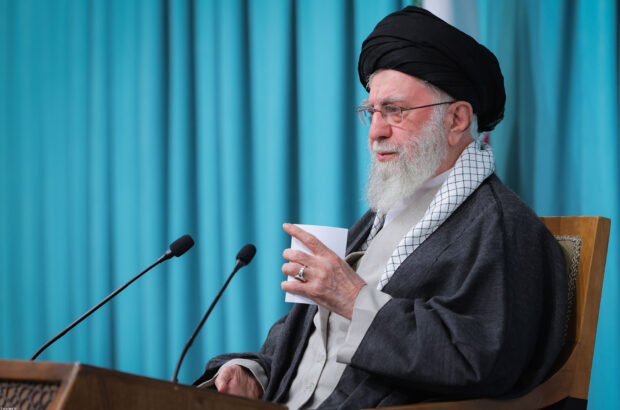 بیانات رهبر معظم انقلاب چراغ راه ملت ایران در برابر تهدیدات و فشارهای خارجی