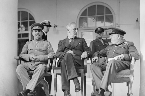 فرار رضاخان، خیانتی که استقلال ایران را به زنجیر کشید