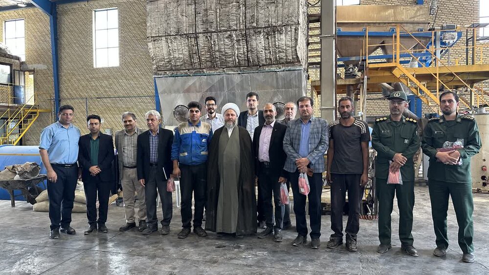 ایستادگی در برابر سختی ها: حجت‌الاسلام فرهنگ در بازدید از شرکت دانش‌بنیان، از تلاش ارزآور جوانان تقدیر کرد