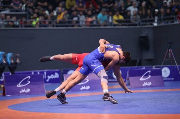 درخشش کشتی‌گیران آران و بیدگل در مرحله نهایی مسابقات کشتی آزاد نونهالان استان اصفهان