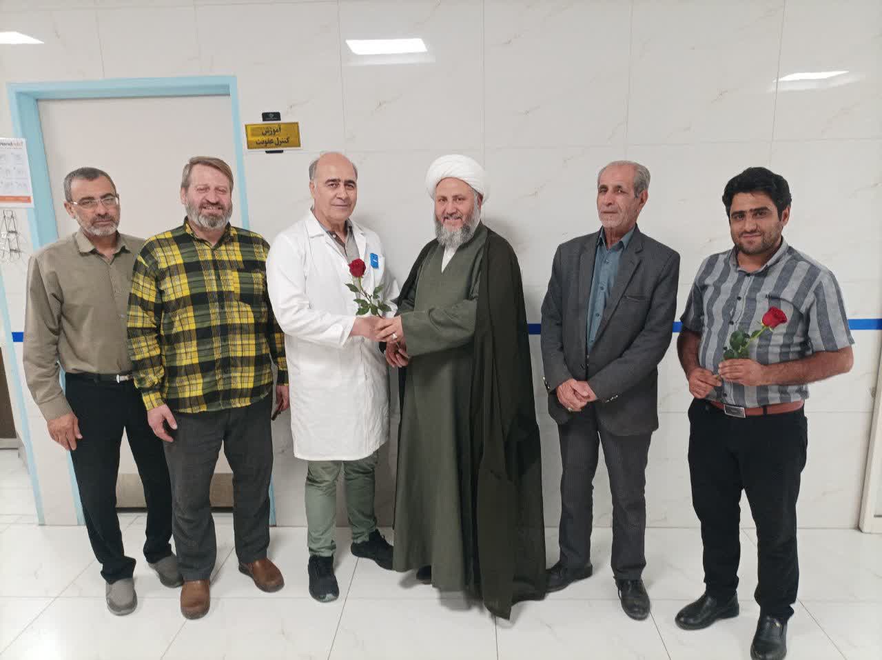 امام جمعه آران و بیدگل از پرستاران فداکار تجلیل کرد امام جمعه آران و بیدگل از پرستاران فداکار تجلیل کرد