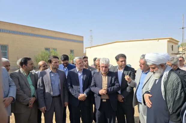 سفر یک‌روزه دکتر علی فرهادی به آران و بیدگل؛ نشست فرمانداری و کلنگ‌زنی مدرسه ۹ کلاسه شهدای محراب ابوزیدآباد