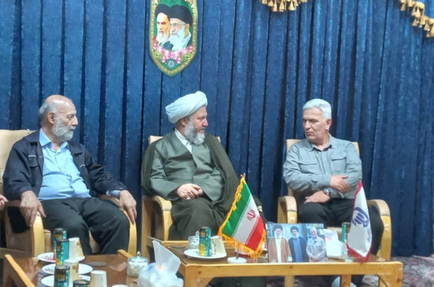 امام جمعه آران و بیدگل: مشکلات کارگران را باید حل کرد امام جمعه آران و بیدگل: مشکلات کارگران را باید حل کرد