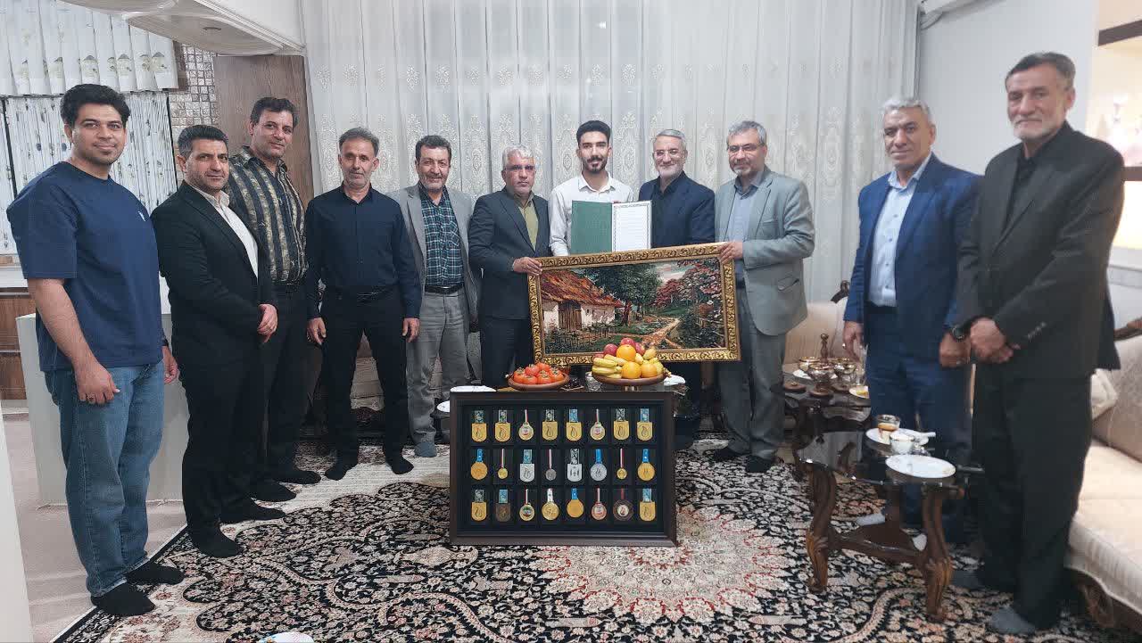 دیدار مسئولان آران و بیدگل با محمد ارباب، قهرمان آسیا