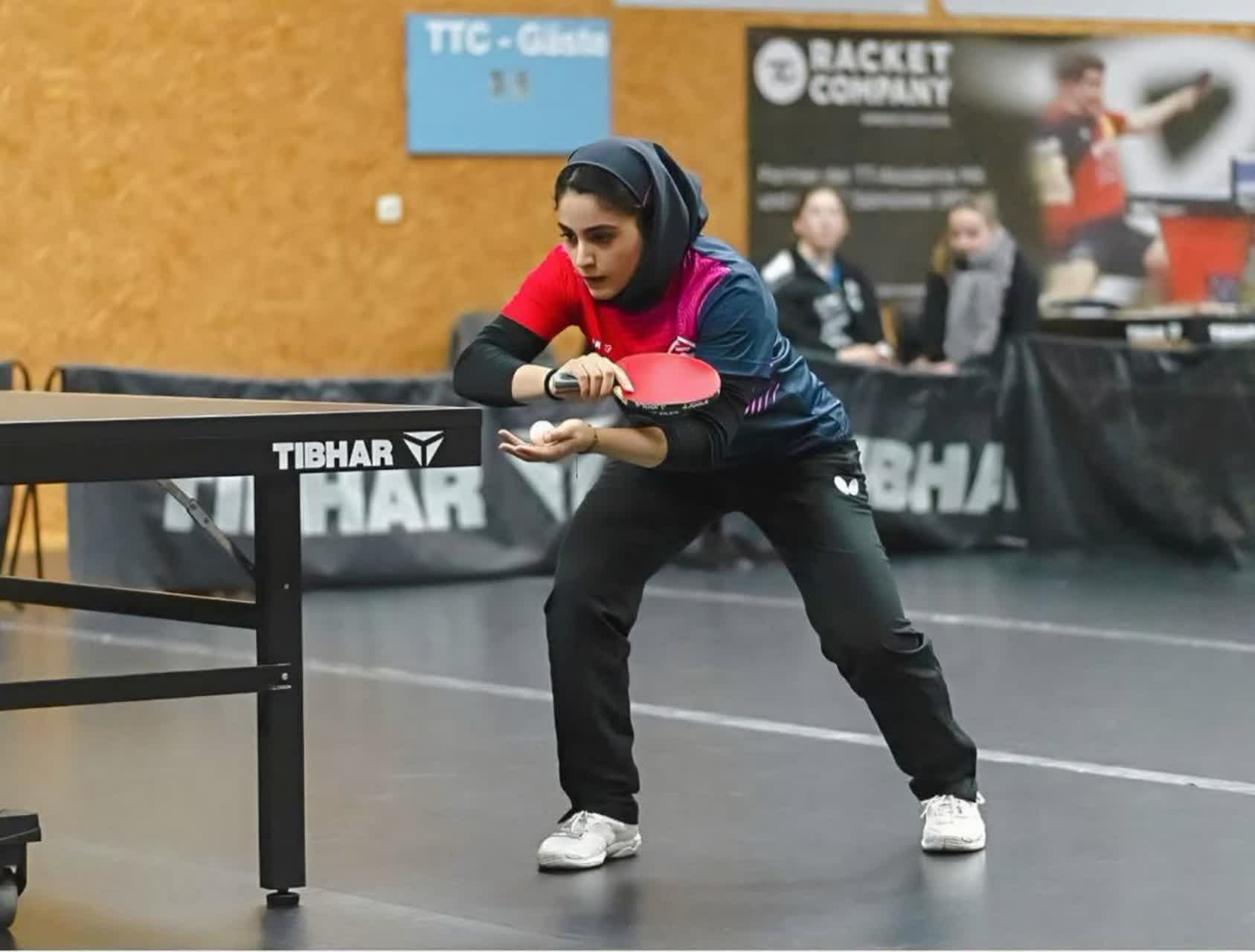 سرکار خانم زینب شمس نائب قهرمان مسابقات دسته یک تنیس روی میز بانوان کشور