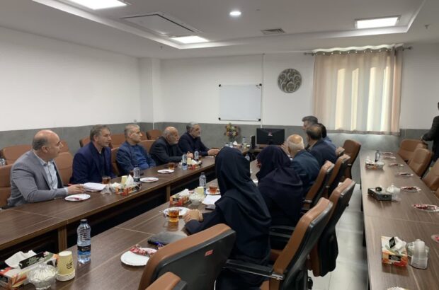 دکتر معینی از بیمارستان ثامنالحجج(ع) آران و بیدگل بازدید کرد دکتر معینی از بیمارستان ثامنالحجج(ع) آران و بیدگل بازدید کرد