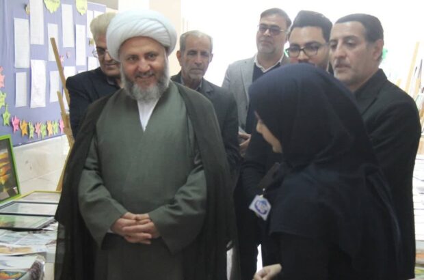 امام جمعه آران و بیدگل در جشنواره فرهنگی‌هنری «ماها» از دبیرستان امام زمان (عج) بازدید کرد