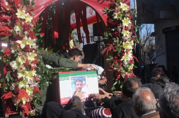 پیکر شهید محسن حاجی‌زاده بیدگلی با حضور گسترده مردم در آران و بیدگل تشییع و در گلزار شهدا آرام گرفت