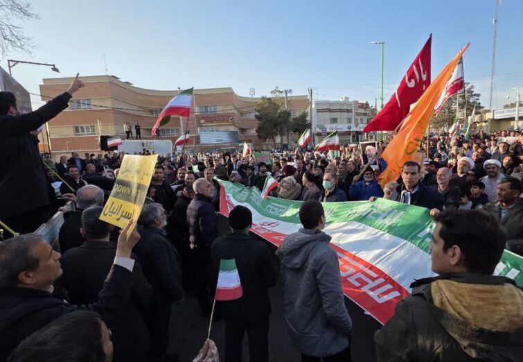 راهپیمایی خودجوش و پرشور مردم آران و بیدگل در محکومیت جنایات اغتشاشگران و تروریست‌ها