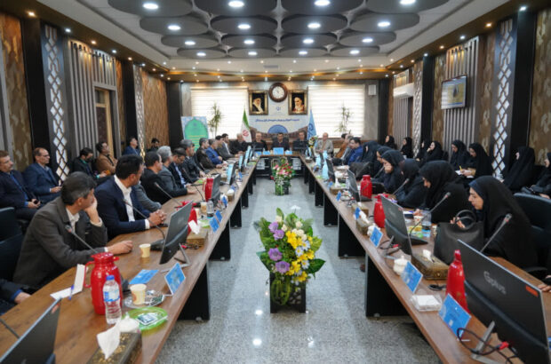 گفتگوی صمیمی مدیرکل آموزش و پرورش اصفهان با مدیران مدارس شهرستان آران و بیدگل