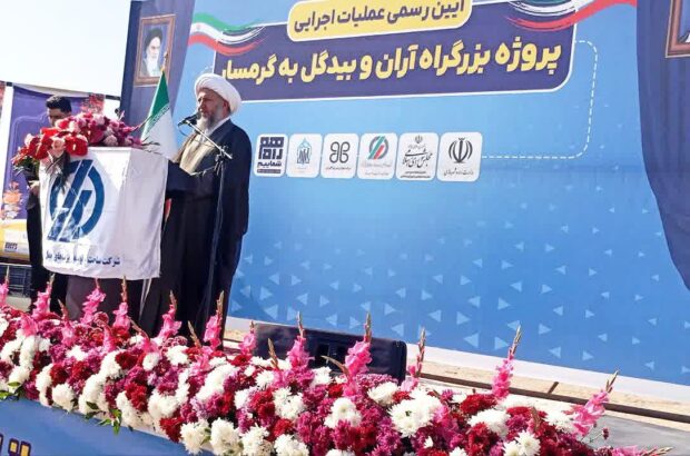 امام جمعه آران و بیدگل: اتحاد و همدلی و تلاش بی‌وقفه دولتمردان دشمنان نظام را ناامید می‌کند