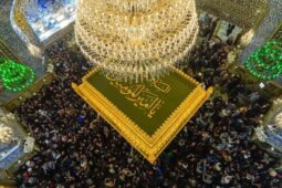 رونمایی تاج طلایی جدید ضریح امیرالمؤمنین علیه‌السلام