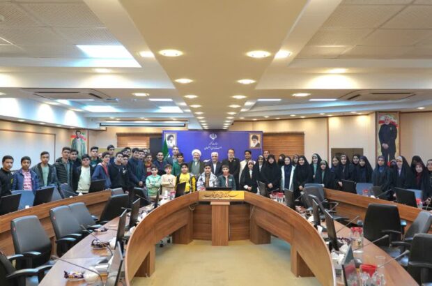 اعضای مجلس دانش‌آموزی آران و بیدگل با فرماندار، امام‌جمعه و مدیر آموزش و پرورش دیدار کردند