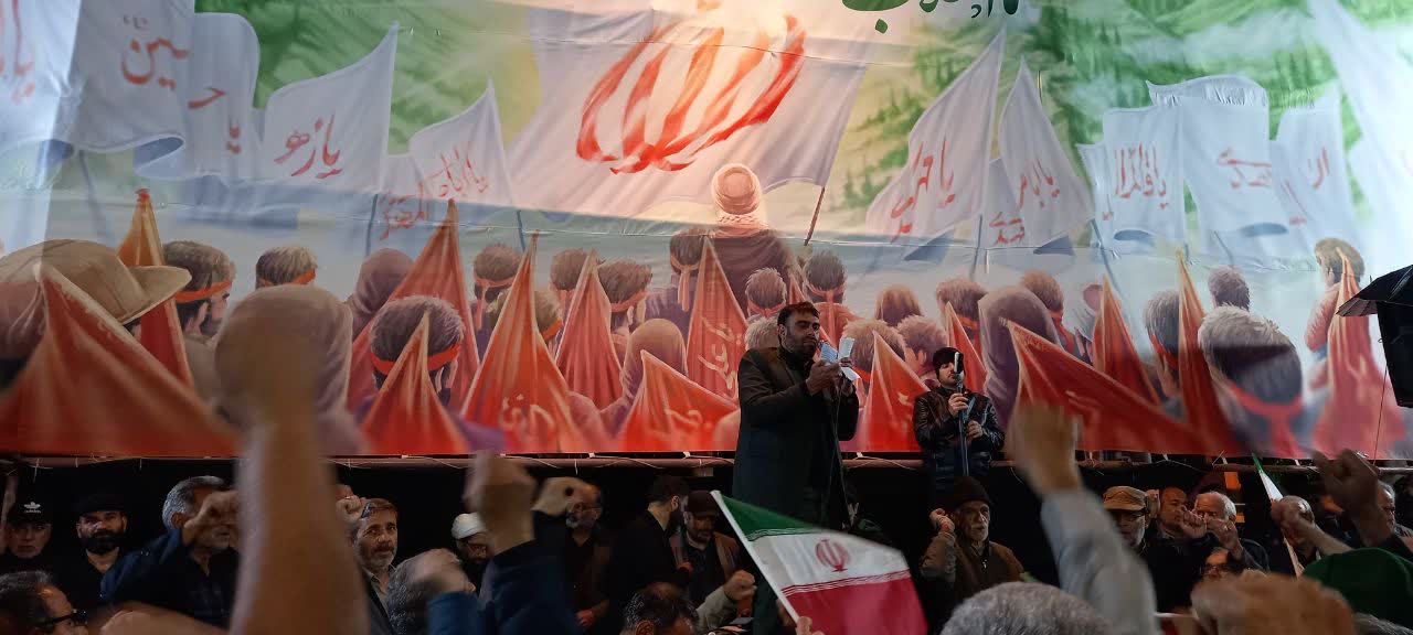 حضور گسترده مردم آران و بیدگل در راهپیمایی شبانه ۳۱ فروردین
