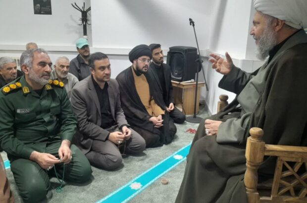حضور امام جمعه و فرمانده سپاه آران و بیدگل در دادگاه شهرستان جهت گرامیداشت هفته قوه قضائیه