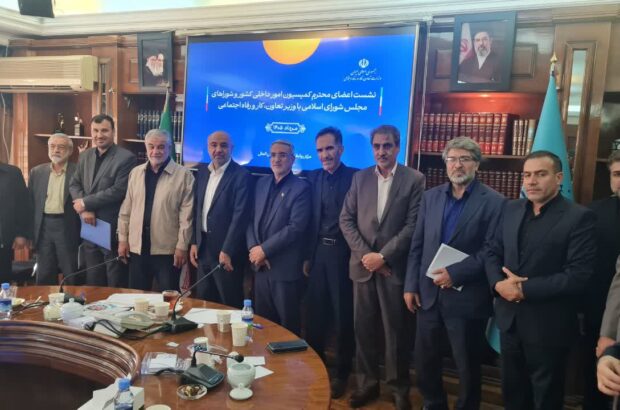 پیگیری ویژه دکتر معینی برای رفع چالشهای حوزه رفاه، بیمه و مطالبات کارگران در کاشان و آران و بیدگل پیگیری ویژه دکتر معینی برای رفع چالشهای حوزه رفاه، بیمه و مطالبات کارگران در کاشان و آران و بیدگل