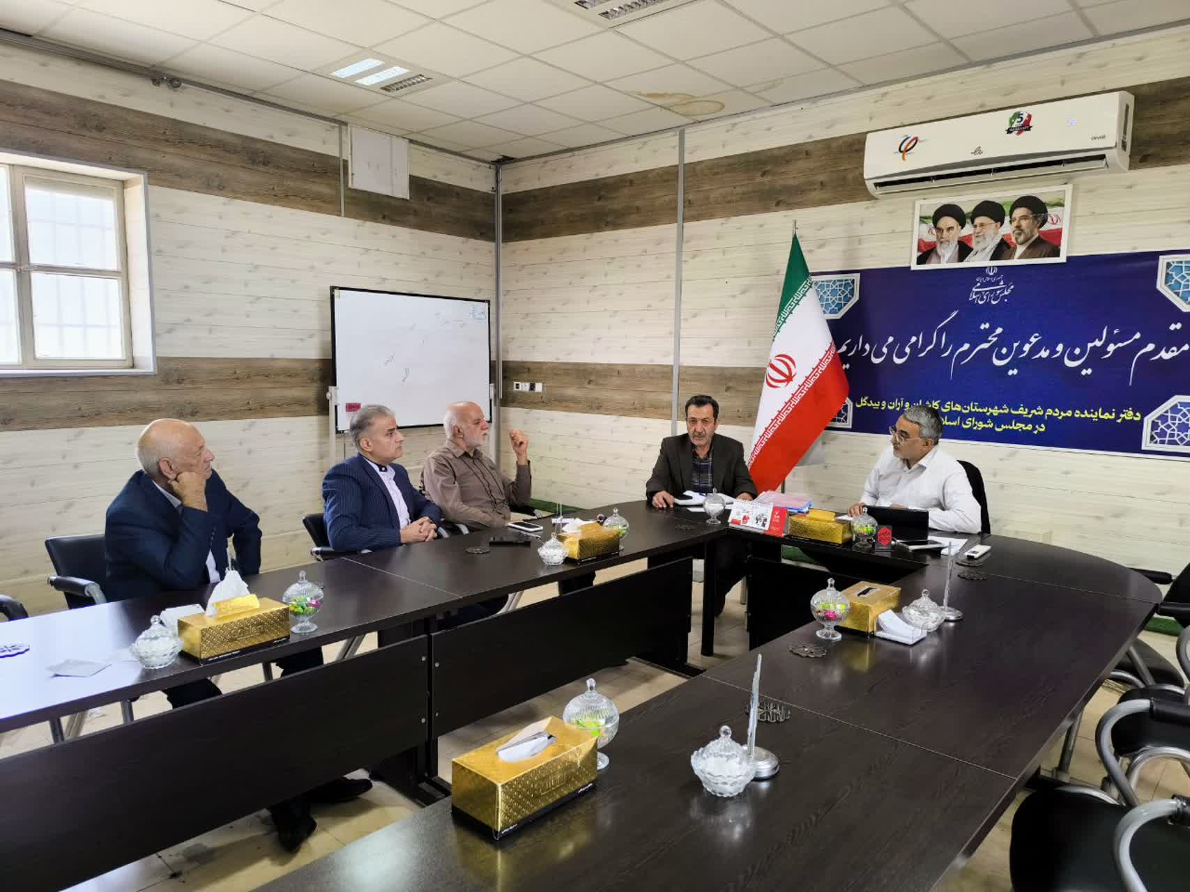 پیگیری تأمین تجهیزات و نیروی انسانی بیمارستان ثامن‌الحجج(ع) آران و بیدگل